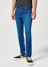 Męskie Spodnie Jeansowe Wrangler Larston Indigo Waves 112356817 W18S008808